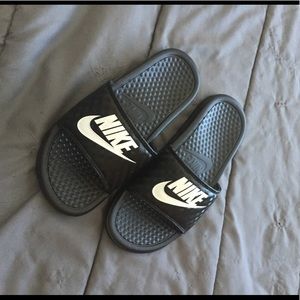 womens 5 Nike Slides